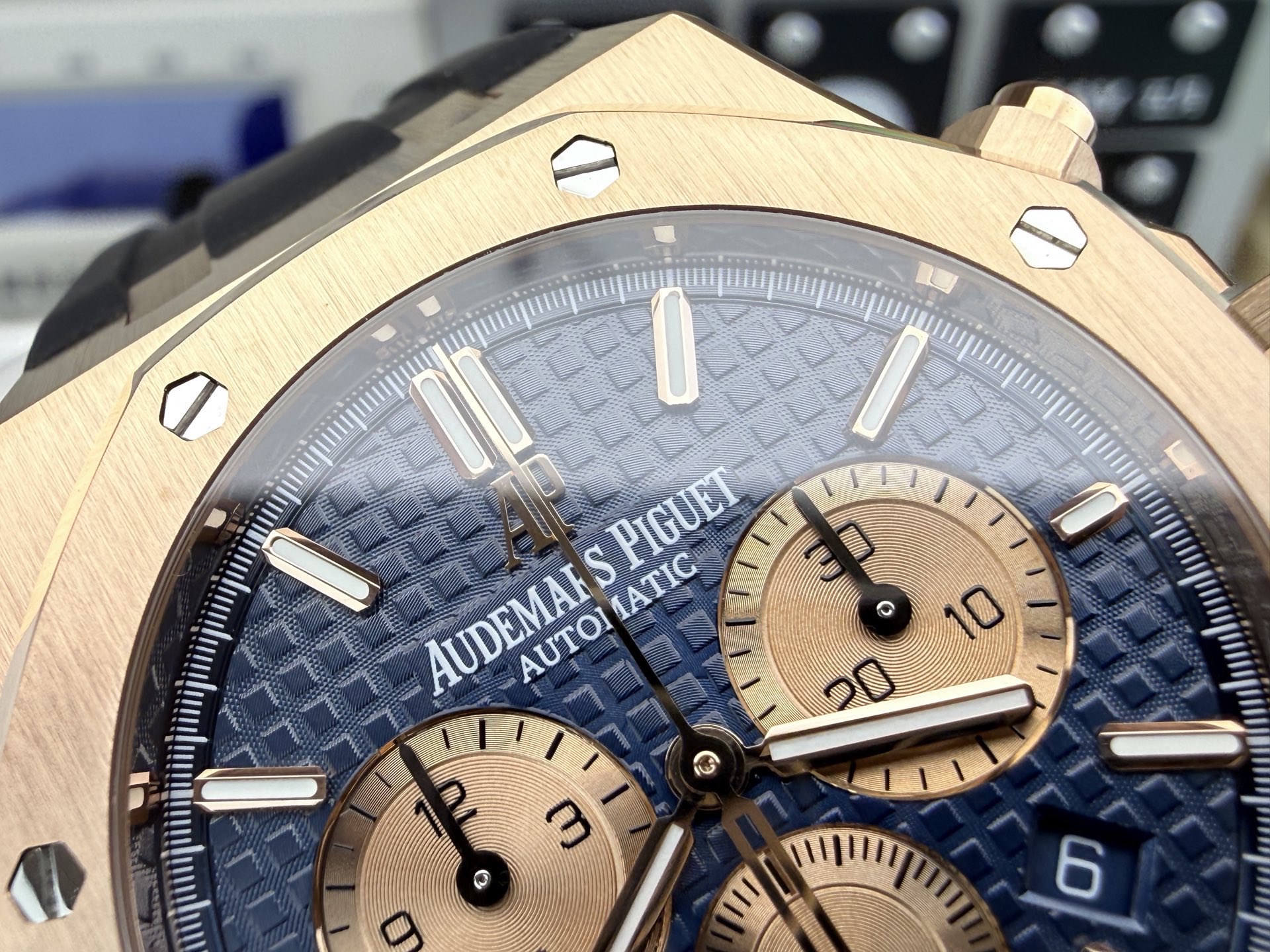 Audemars Piguet Royal Oak 26331OR, Rose Gold with Blue Dial - Image 3