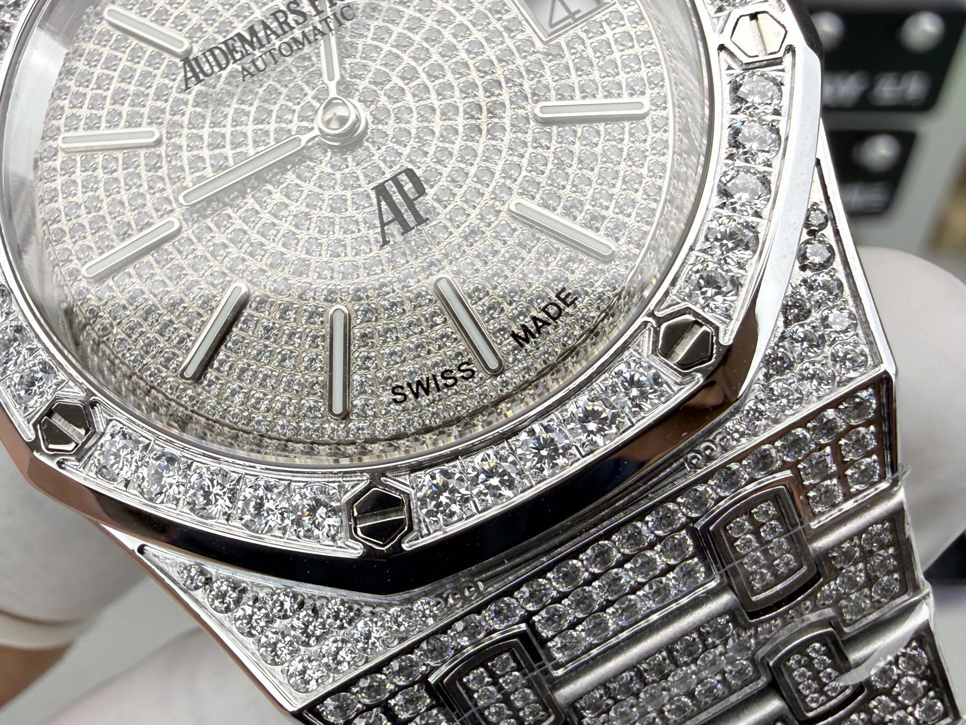 Audemars Piguet Royal Oak (All‑Diamond) Ref.16202BC - Image 3