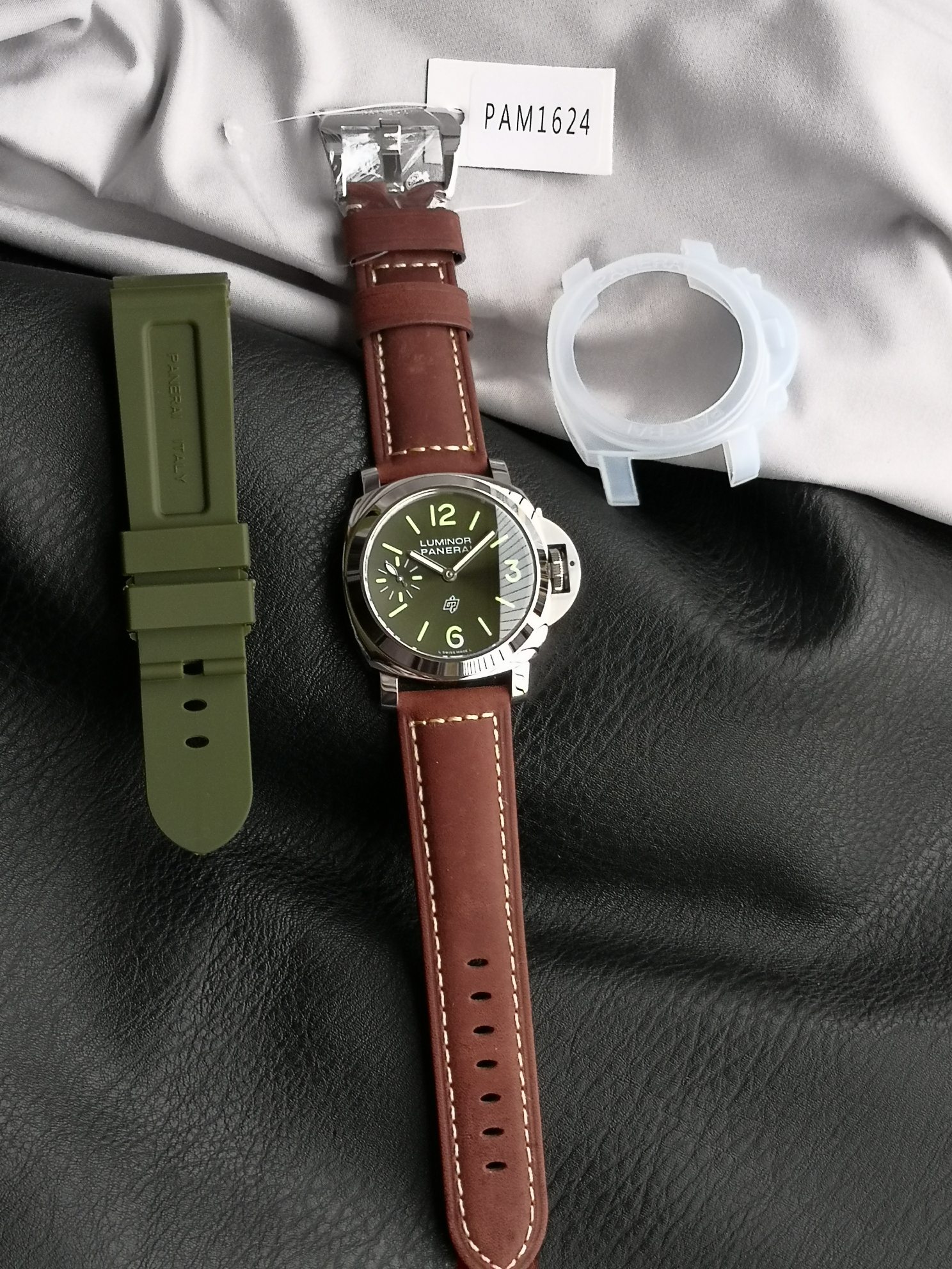 Panerai Luminor PAM01624 Green Dial Manual-Wind Men’s Watch - Image 4