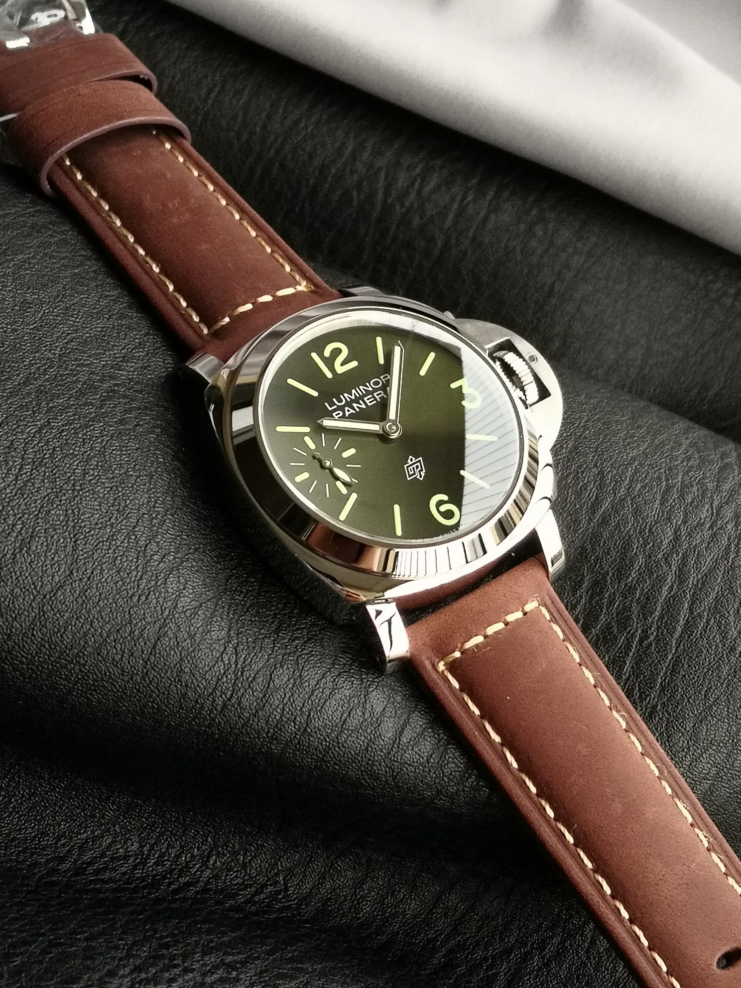 Panerai Luminor PAM01624 Green Dial Manual-Wind Men’s Watch - Image 5