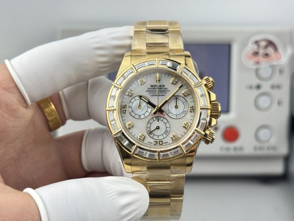 Rolex Cosmograph Daytona 116568 18K Yellow Gold Baguette Diamond Bezel White Mother-of-Pearl Dial Chronograph