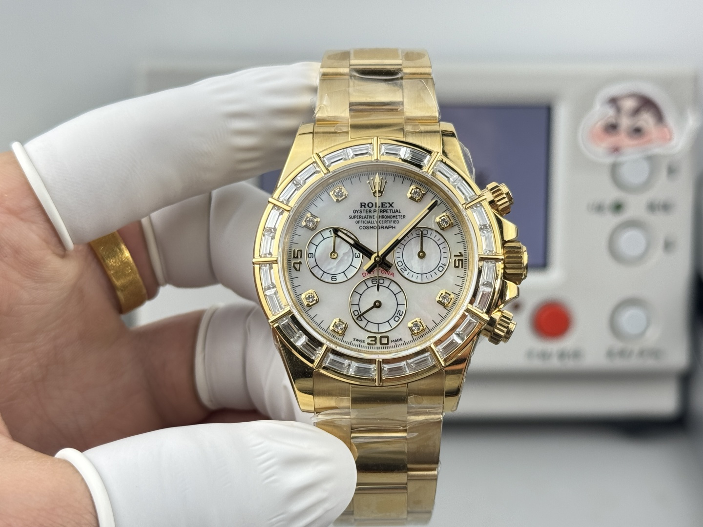 Rolex Cosmograph Daytona 116568 18K Yellow Gold Baguette Diamond Bezel White Mother-of-Pearl Dial Chronograph