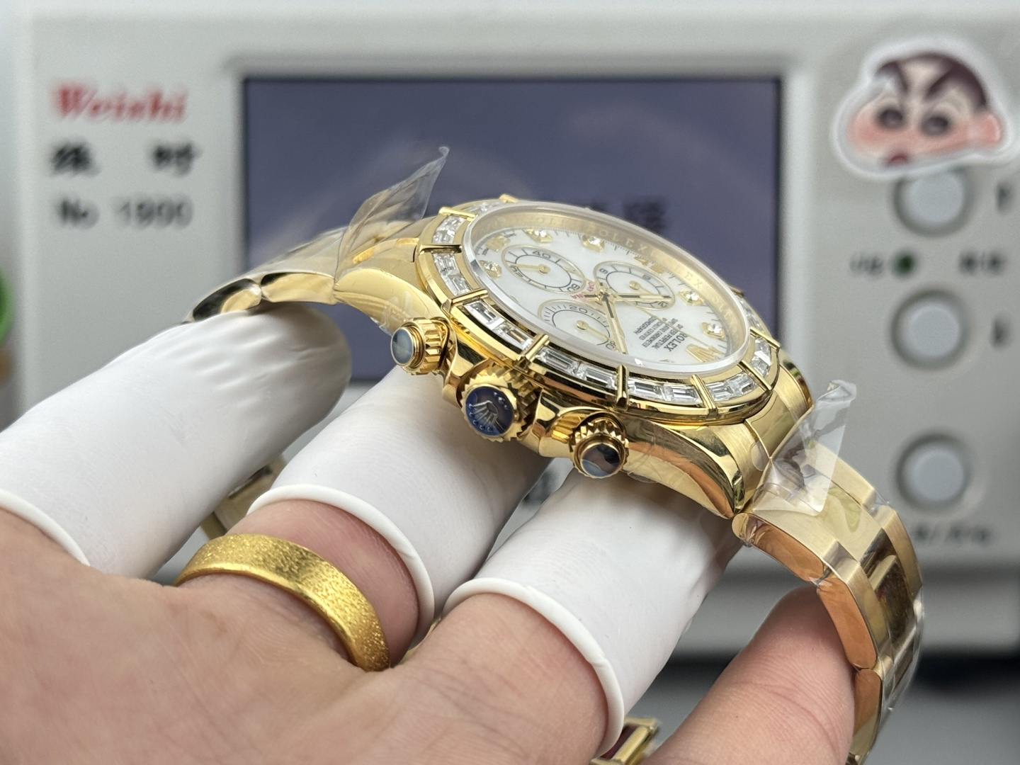 Rolex Cosmograph Daytona 116568 18K Yellow Gold Baguette Diamond Bezel White Mother-of-Pearl Dial Chronograph - Image 6