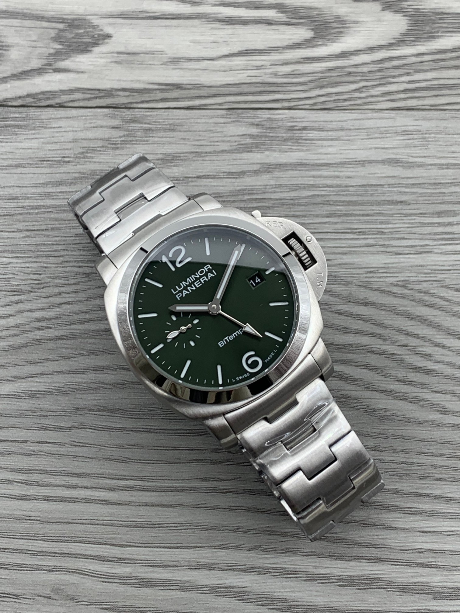 Panerai Luminor Quaranta BiTempo PAM01640 Green Dial Automatic Men’s Watch - Image 4