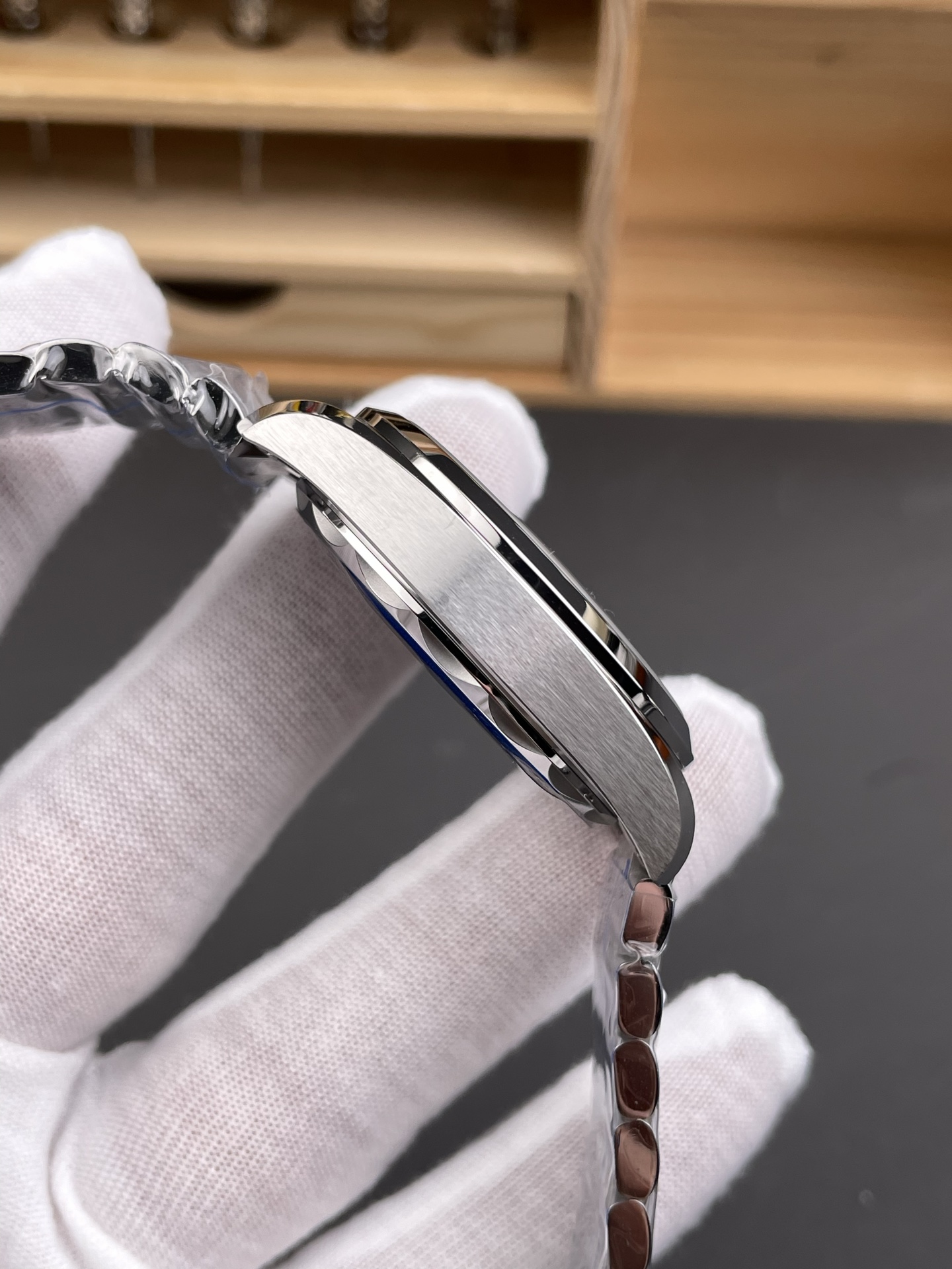 OMEGA Seamaster Railmaster - Image 3
