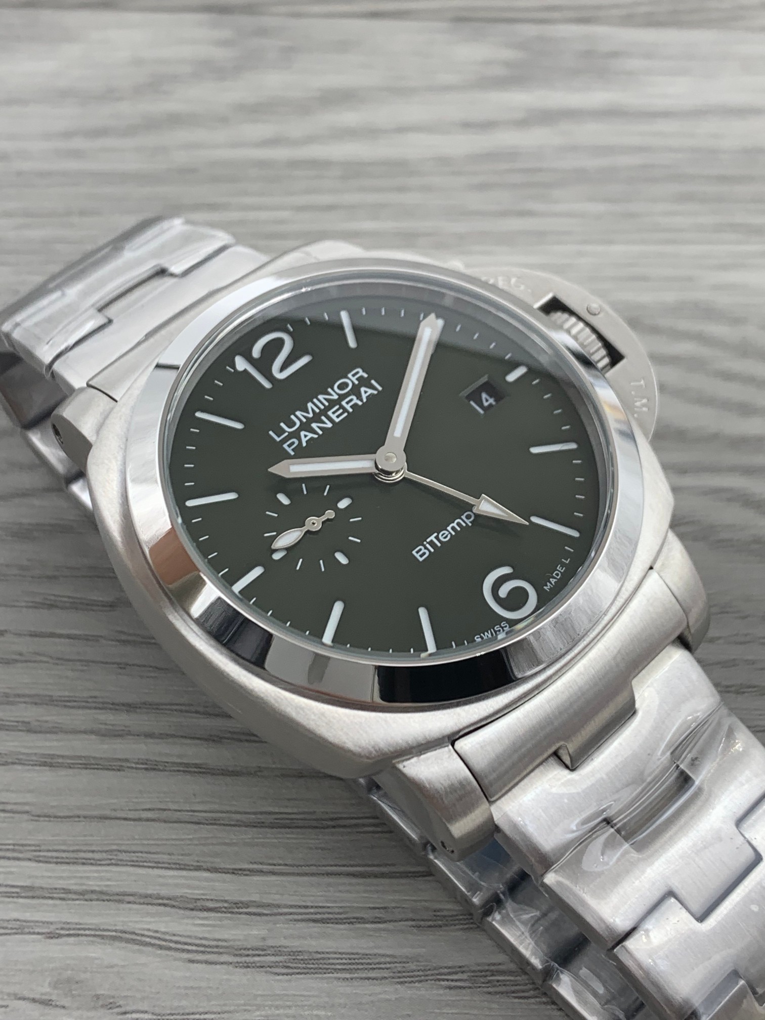 Panerai Luminor Quaranta BiTempo PAM01640 Green Dial Automatic Men’s Watch - Image 6