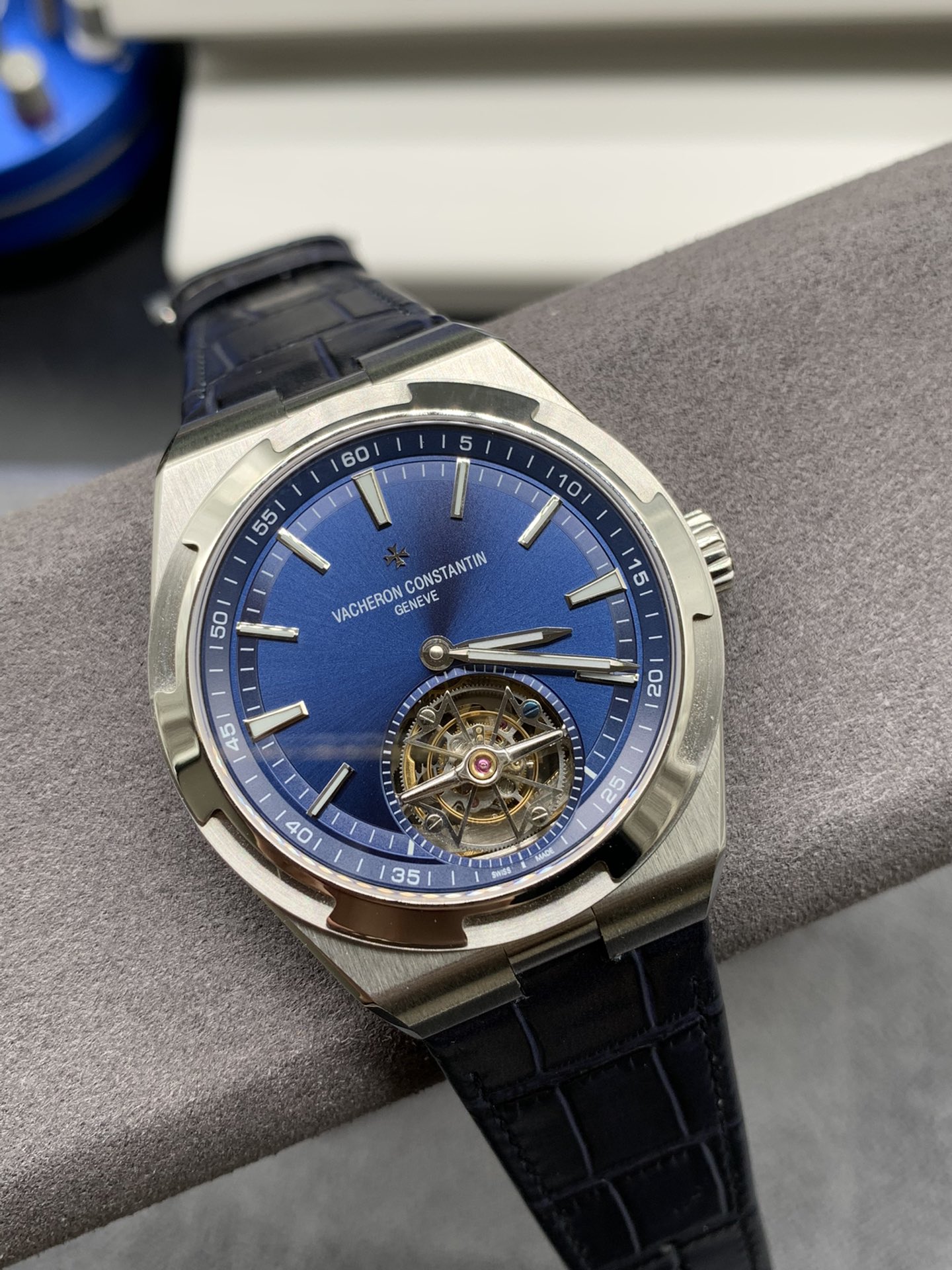 Vacheron Constantin Overseas Tourbillon 6000V/110A-B544 Blue Dial - Image 2