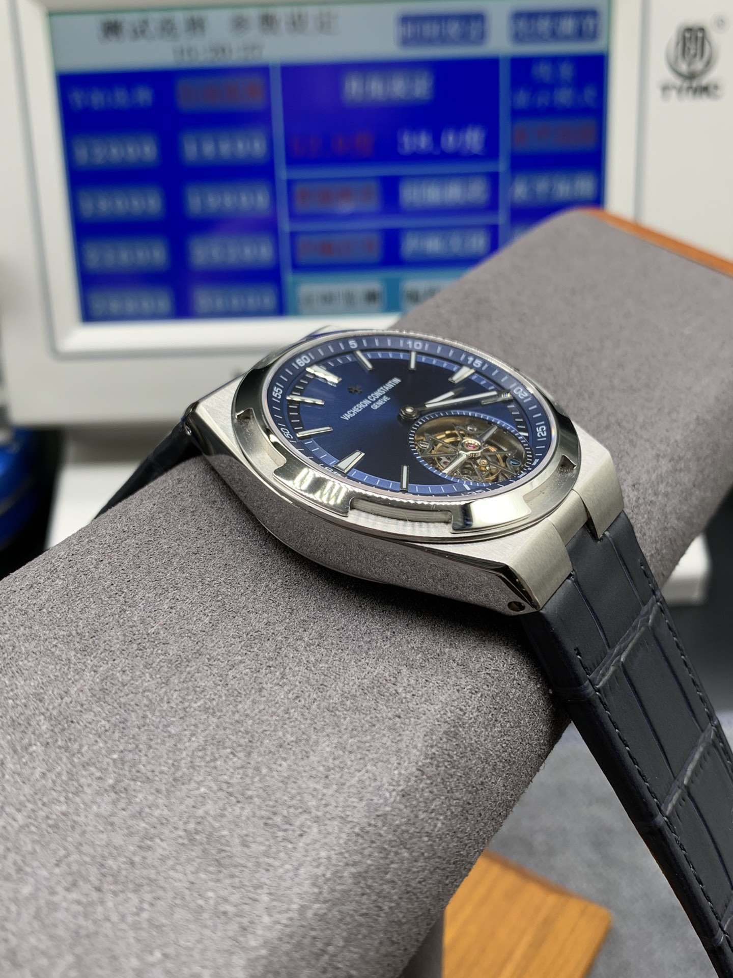 Vacheron Constantin Overseas Tourbillon 6000V/110A-B544 Blue Dial - Image 3