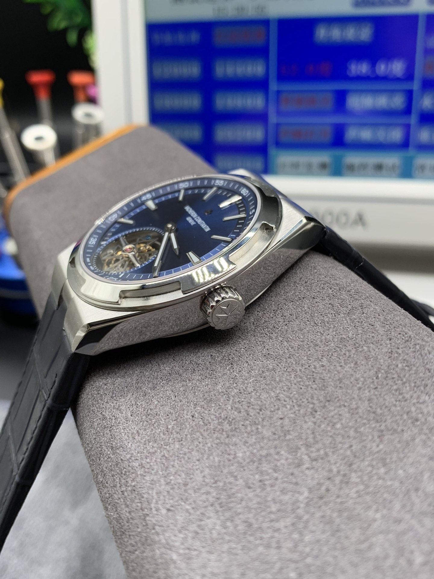 Vacheron Constantin Overseas Tourbillon 6000V/110A-B544 Blue Dial - Image 4