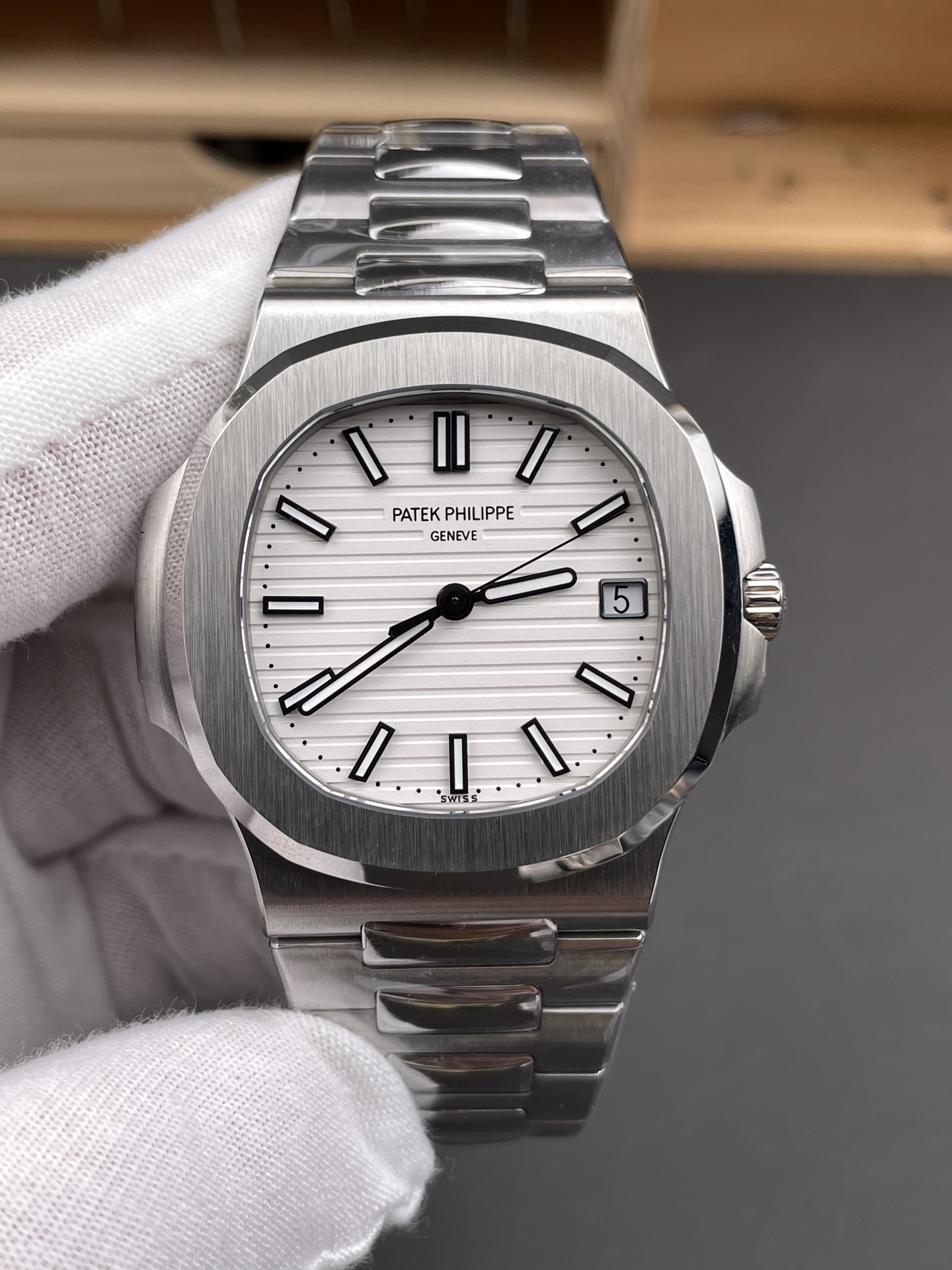 atek Philippe Nautilus 5711/1A-010 Luxury Sports Watch