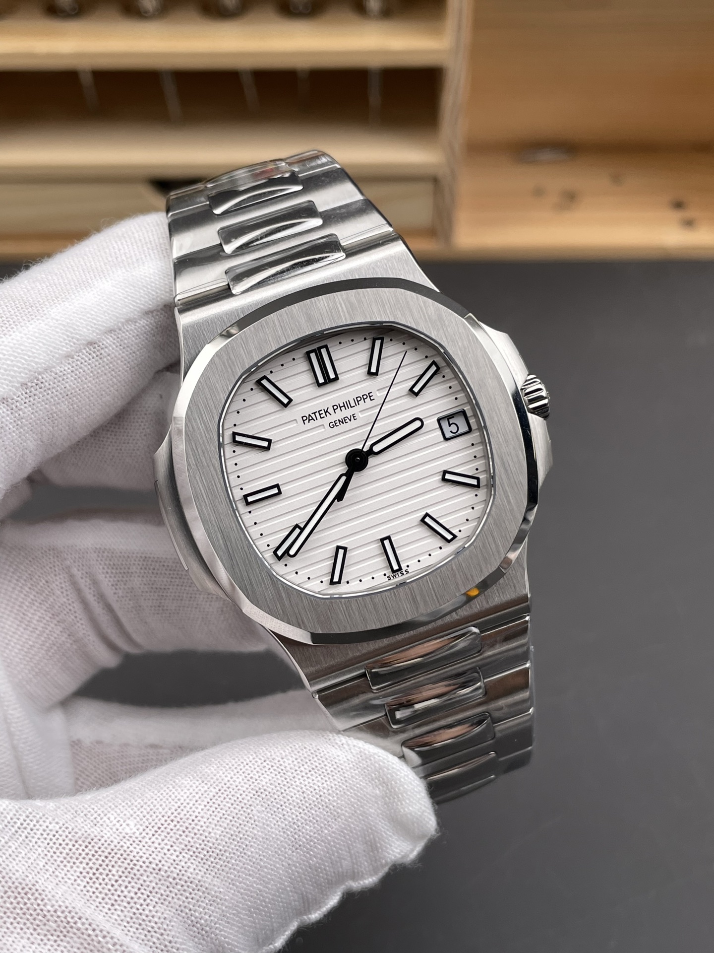 atek Philippe Nautilus 5711/1A-010 Luxury Sports Watch - Image 2