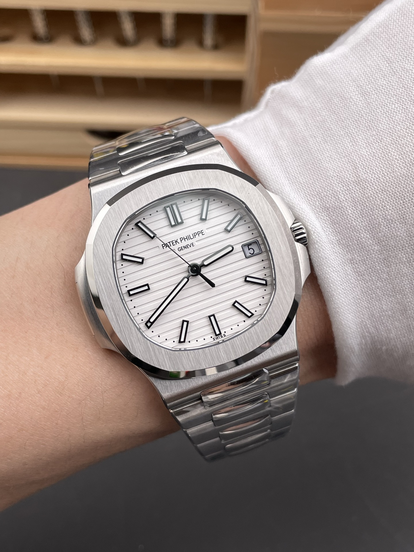 atek Philippe Nautilus 5711/1A-010 Luxury Sports Watch - Image 8